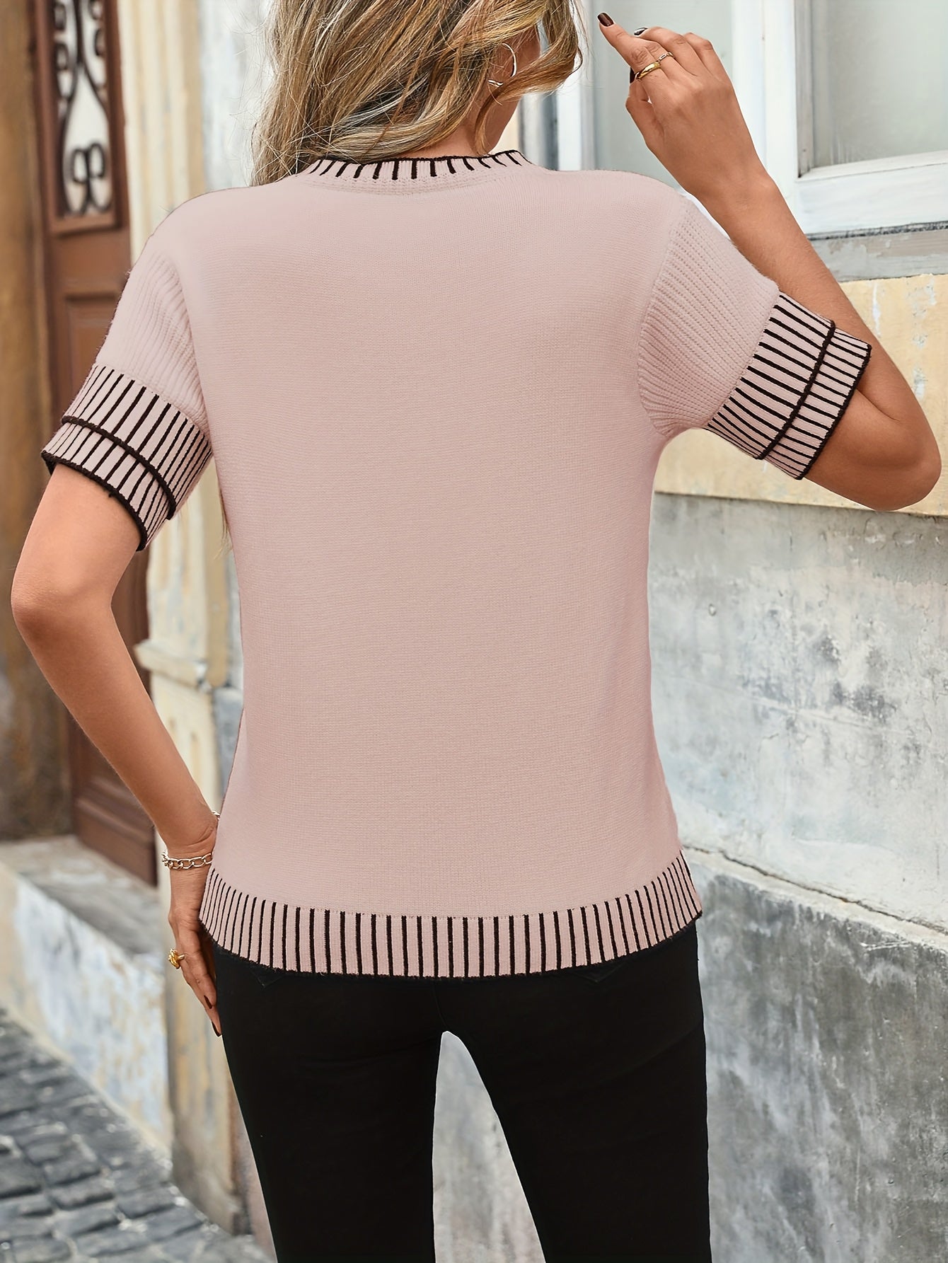 WL Atelier | Elegant Color-Block Short-Sleeve Top