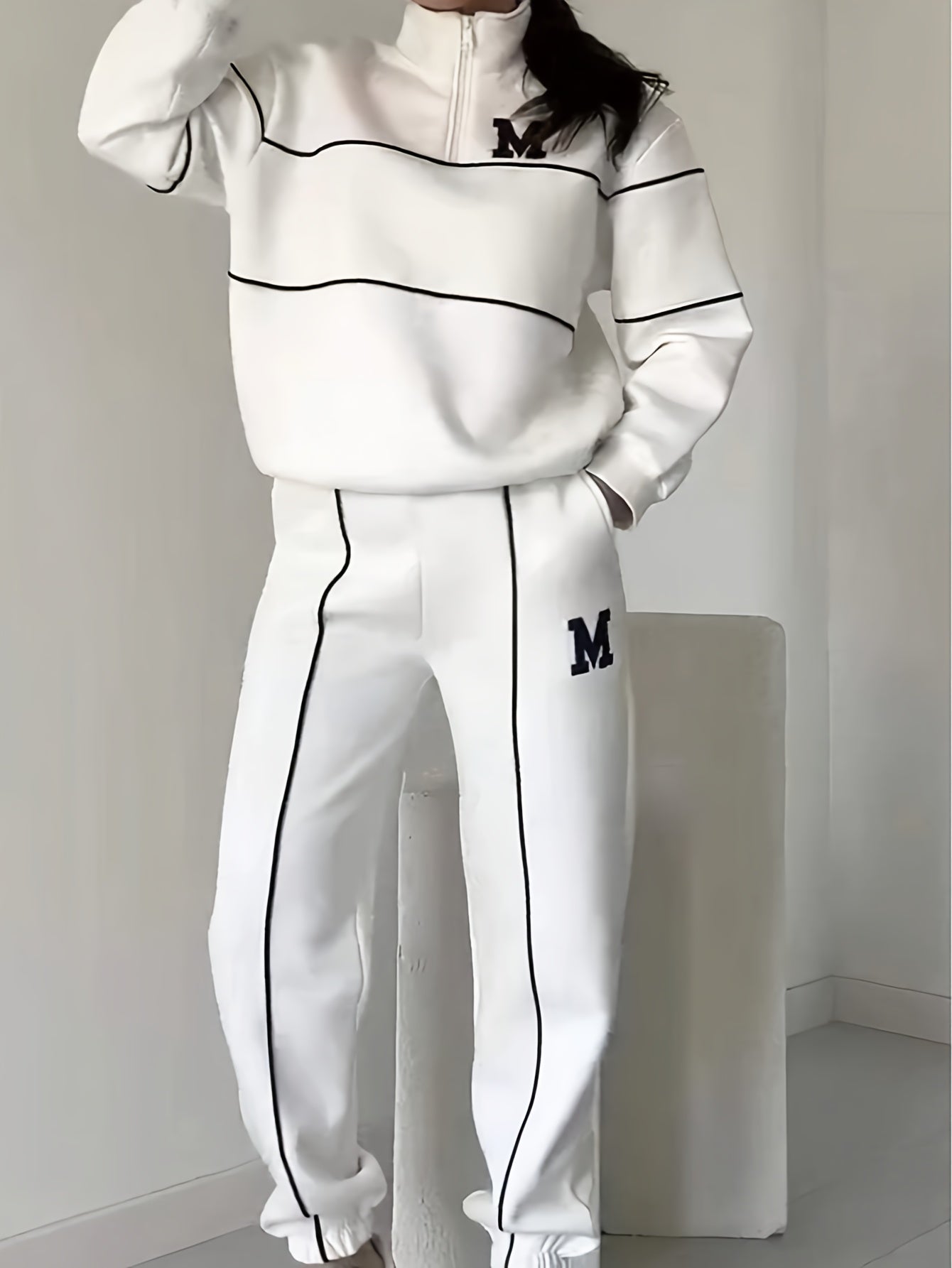 WL Atelier | Fleece-Lined Letter Print Sweatshirt & Pants Set