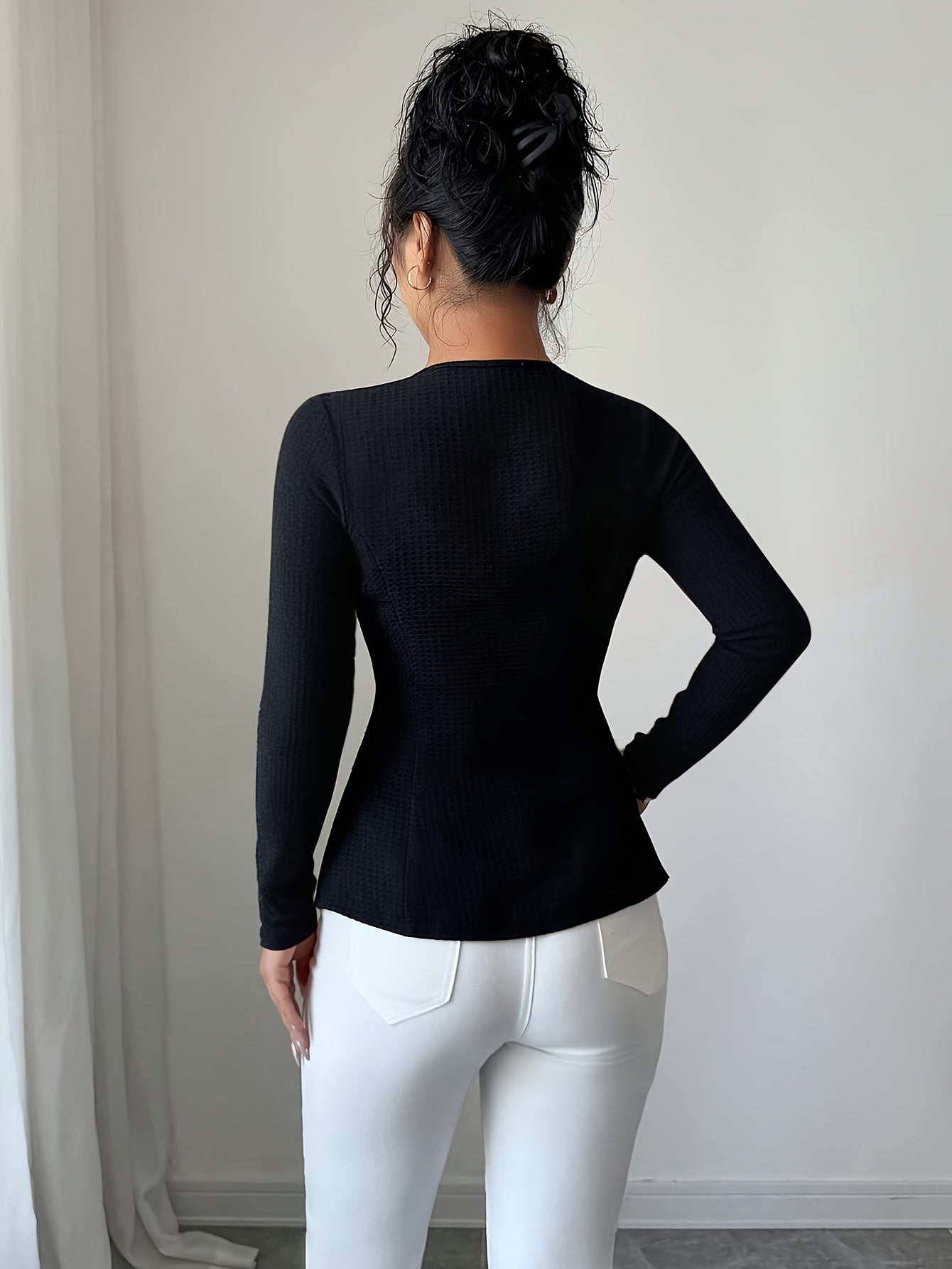 WL Atelier | Elegant Slim-Fit Black Blazer with Golden Buttons