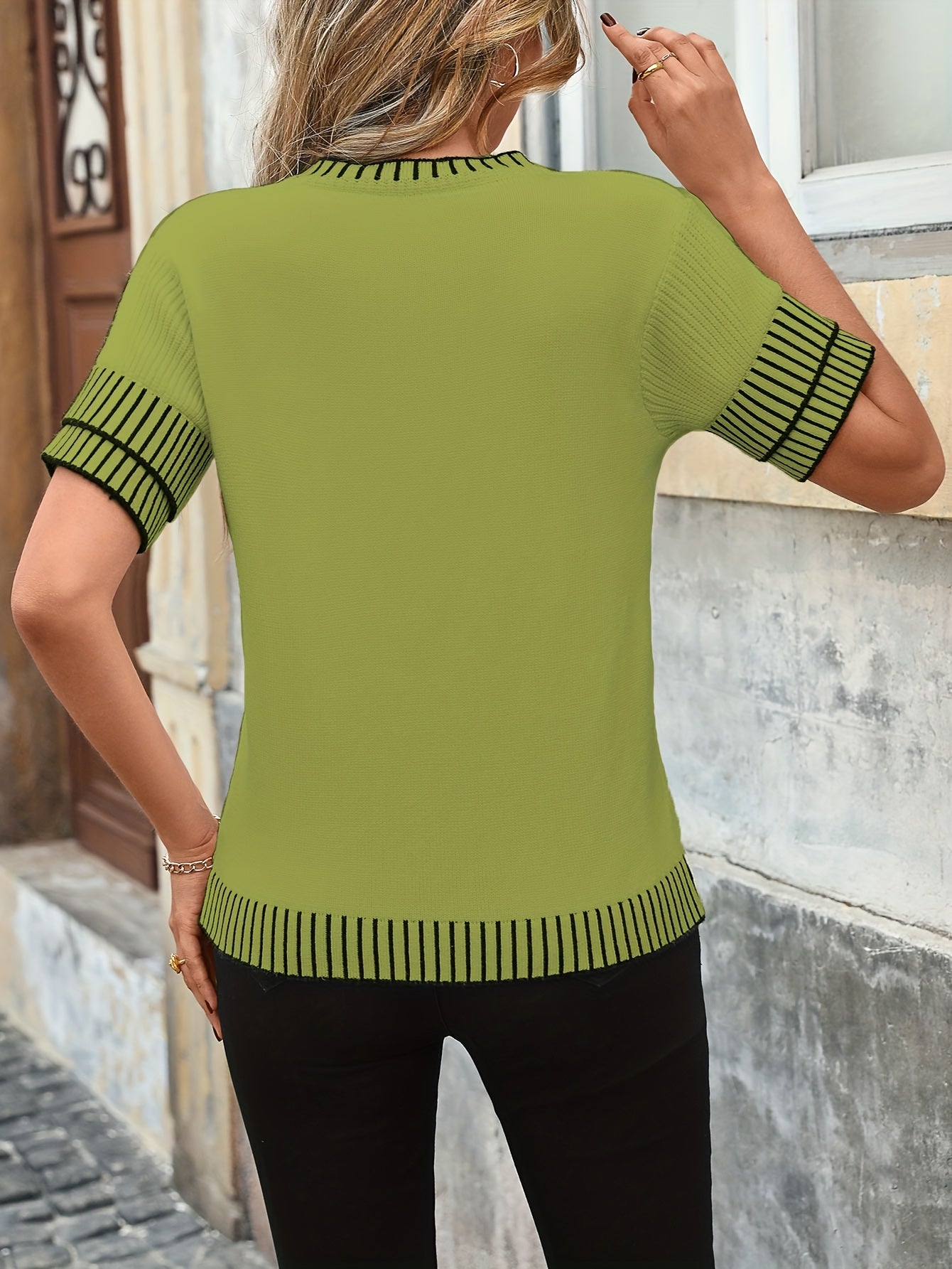 WL Atelier | Elegant Color-Block Short-Sleeve Top