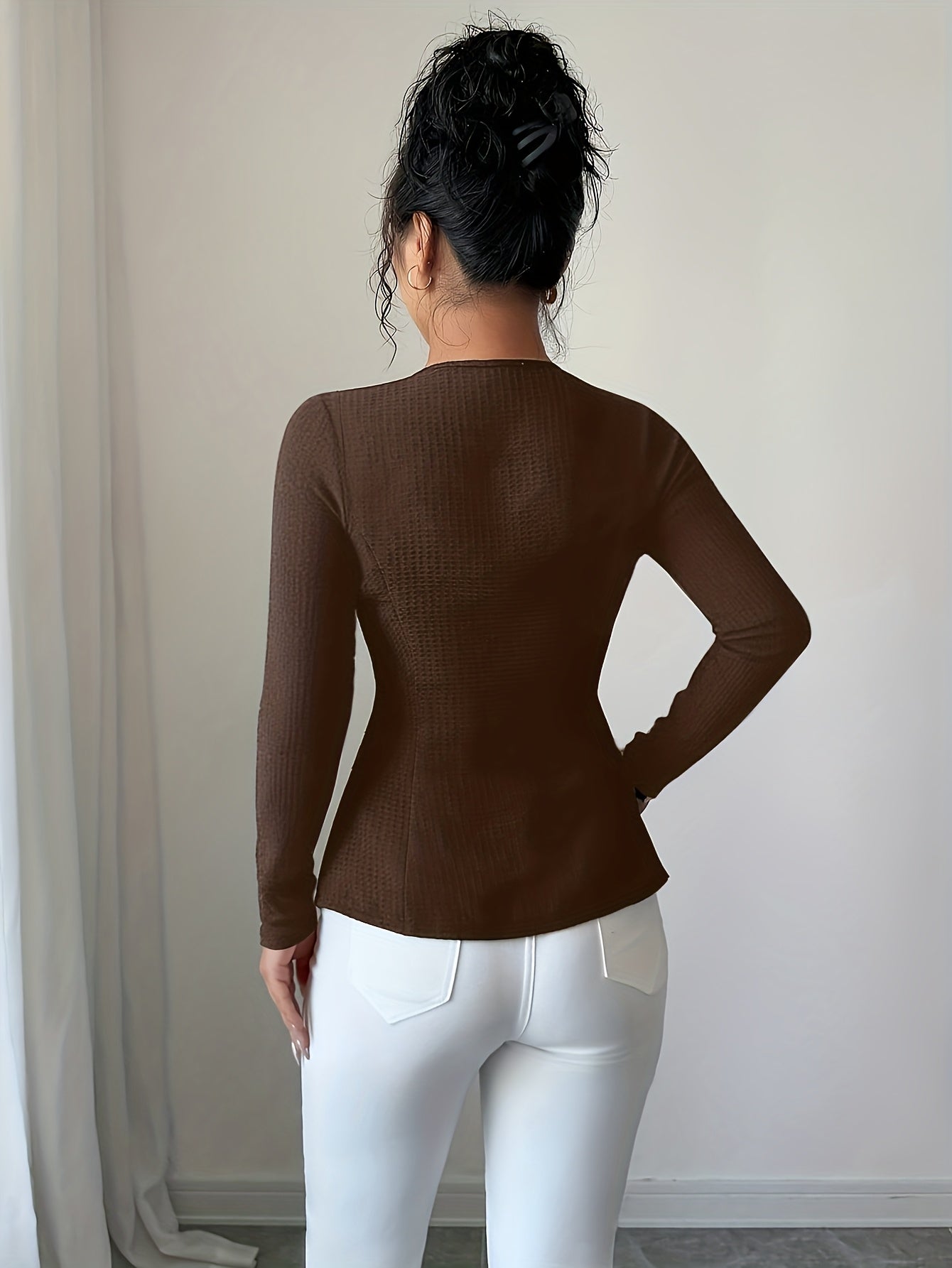 WL Atelier | Elegant Slim-Fit Black Blazer with Golden Buttons