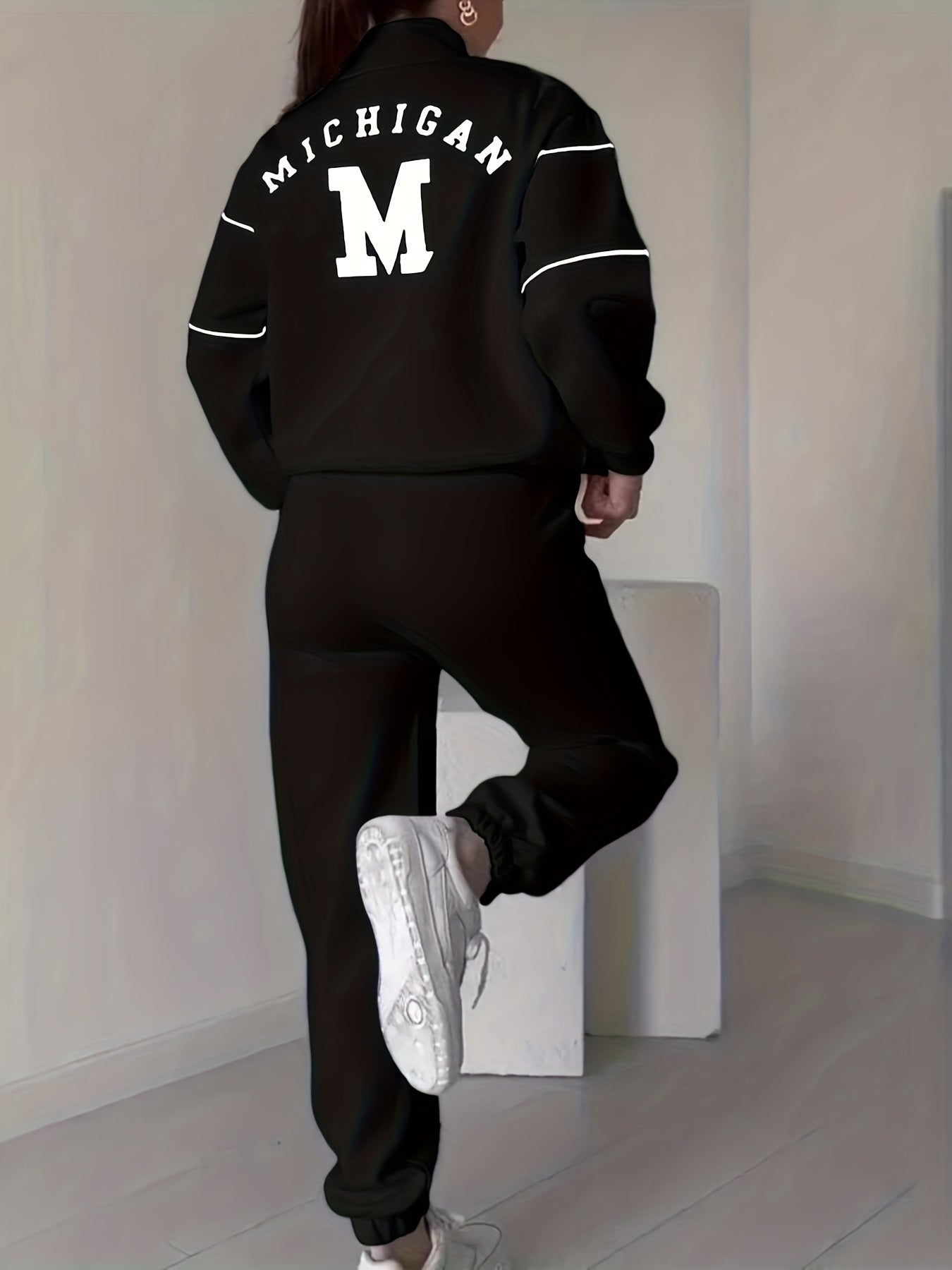 WL Atelier | Fleece-Lined Letter Print Sweatshirt & Pants Set