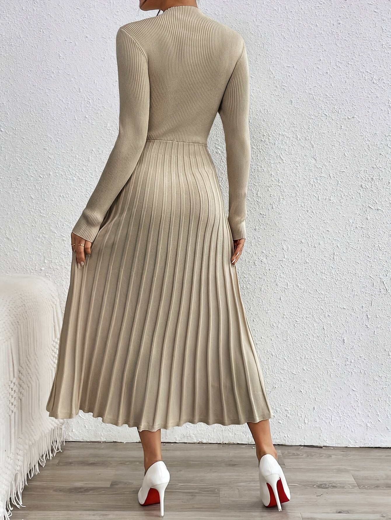 WL Atelier | Elegant High-Neck Long-Sleeve Dress