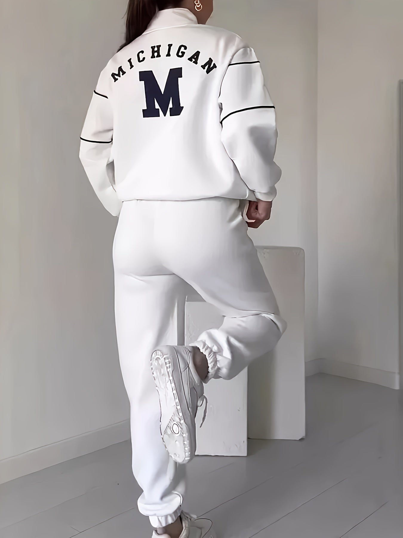 WL Atelier | Fleece-Lined Letter Print Sweatshirt & Pants Set