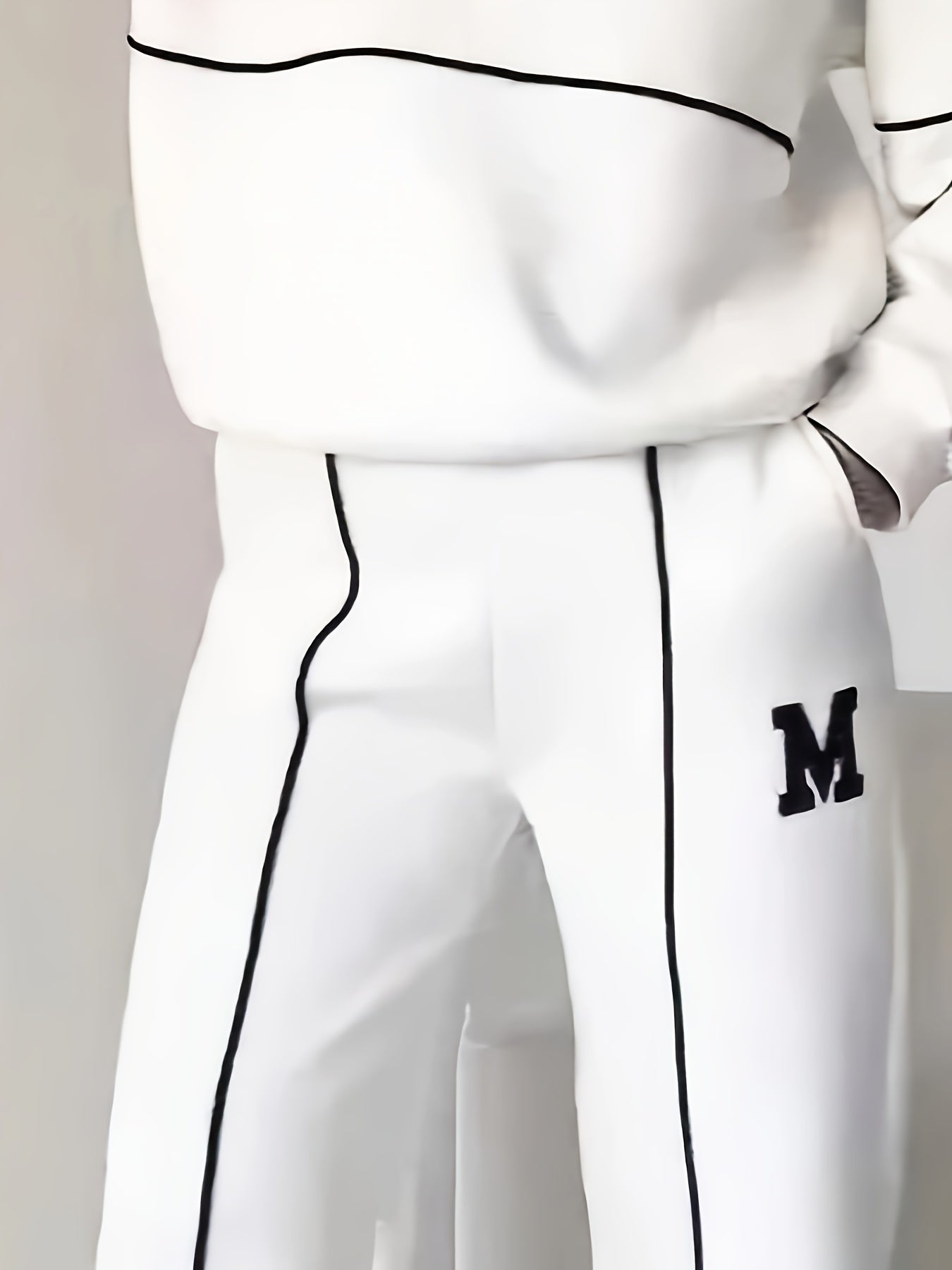 WL Atelier | Fleece-Lined Letter Print Sweatshirt & Pants Set