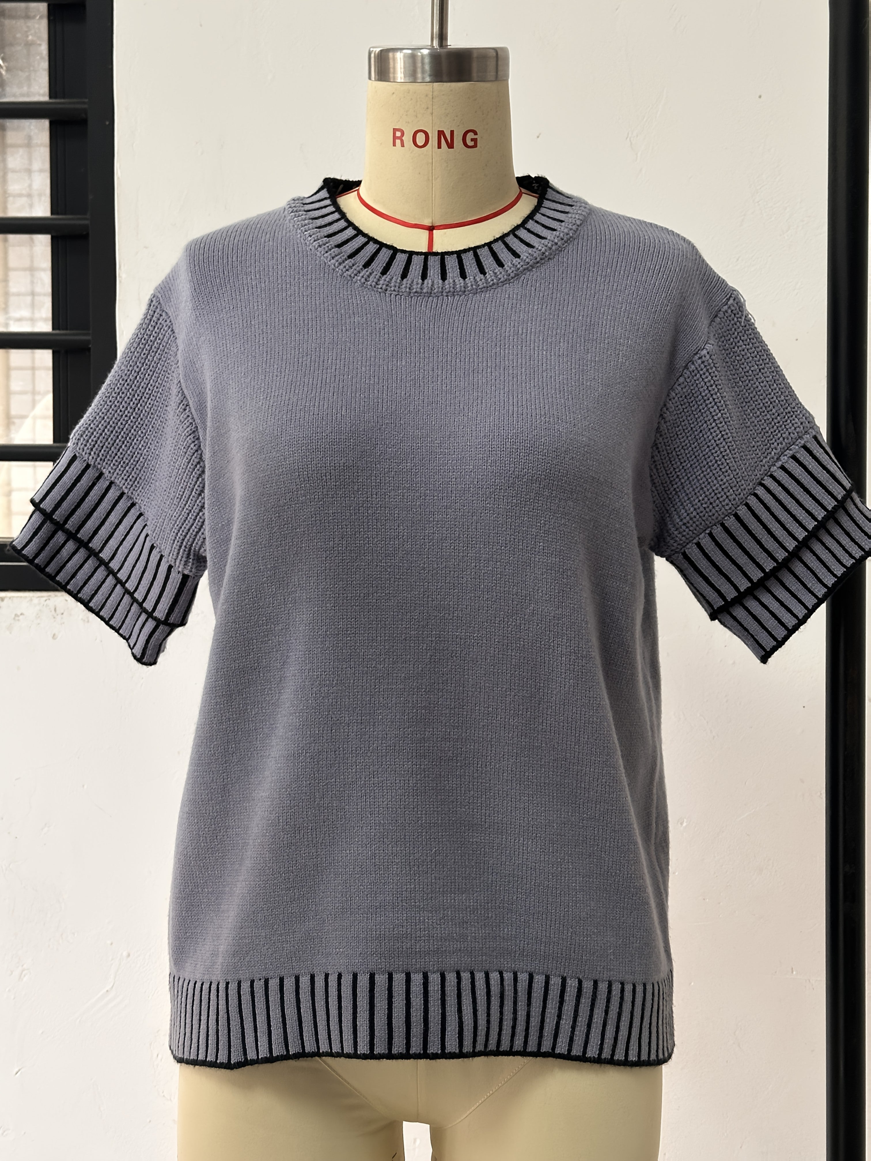 WL Atelier | Elegant Color-Block Short-Sleeve Top