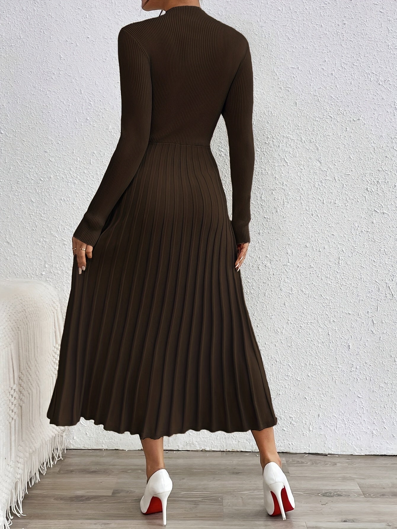 WL Atelier | Elegant High-Neck Long-Sleeve Dress