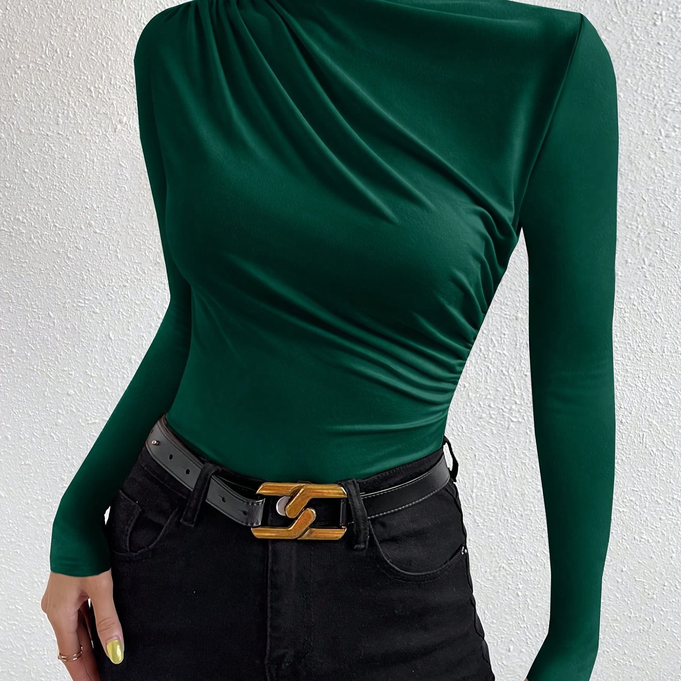 WL Atelier | Elegant Long-Sleeve Slim Fit T-Shirt with Chest Detail