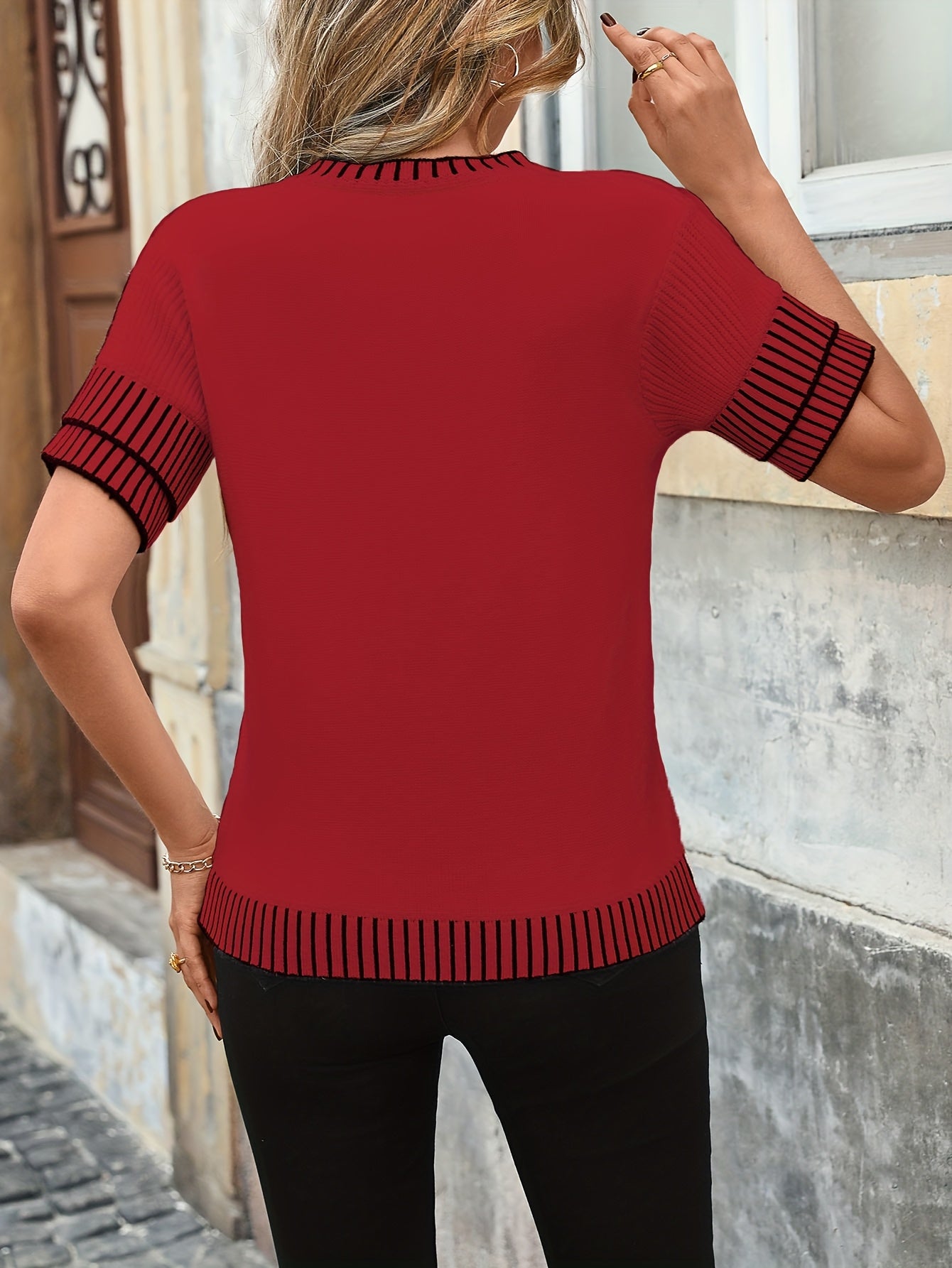 WL Atelier | Elegant Color-Block Short-Sleeve Top