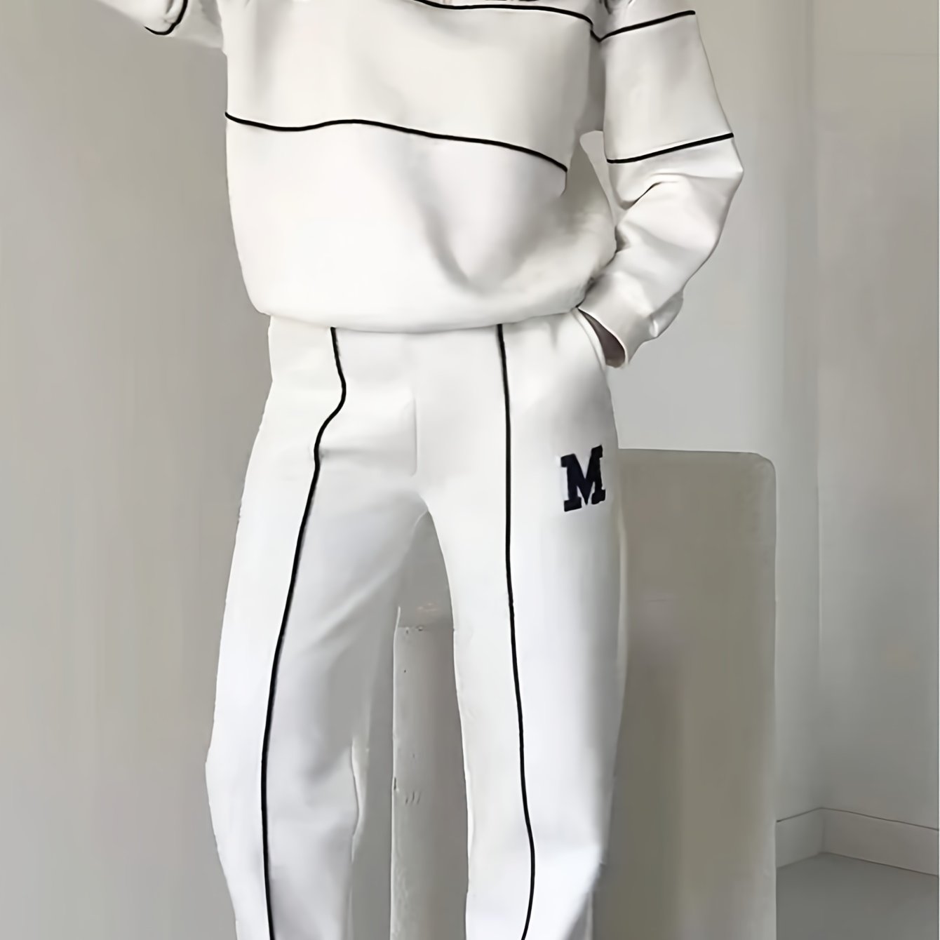 WL Atelier | Fleece-Lined Letter Print Sweatshirt & Pants Set