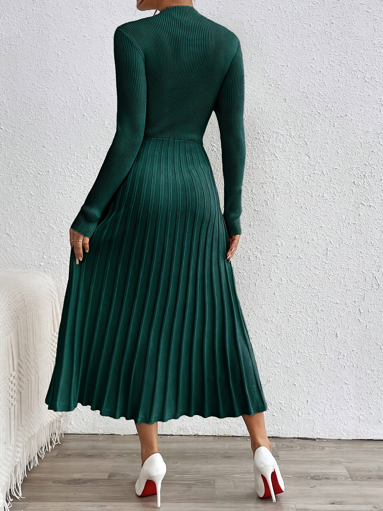 WL Atelier | Elegant High-Neck Long-Sleeve Dress
