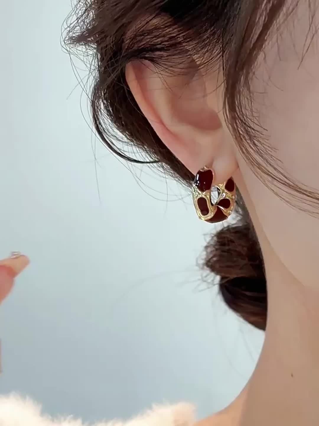 WL Atelier | Vintage Elegant Hoop Earrings