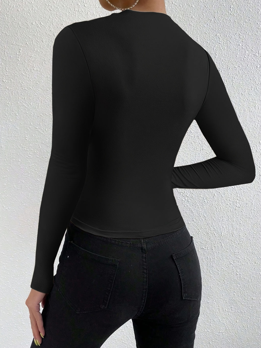 WL Atelier | Elegant Long-Sleeve Slim Fit T-Shirt with Chest Detail