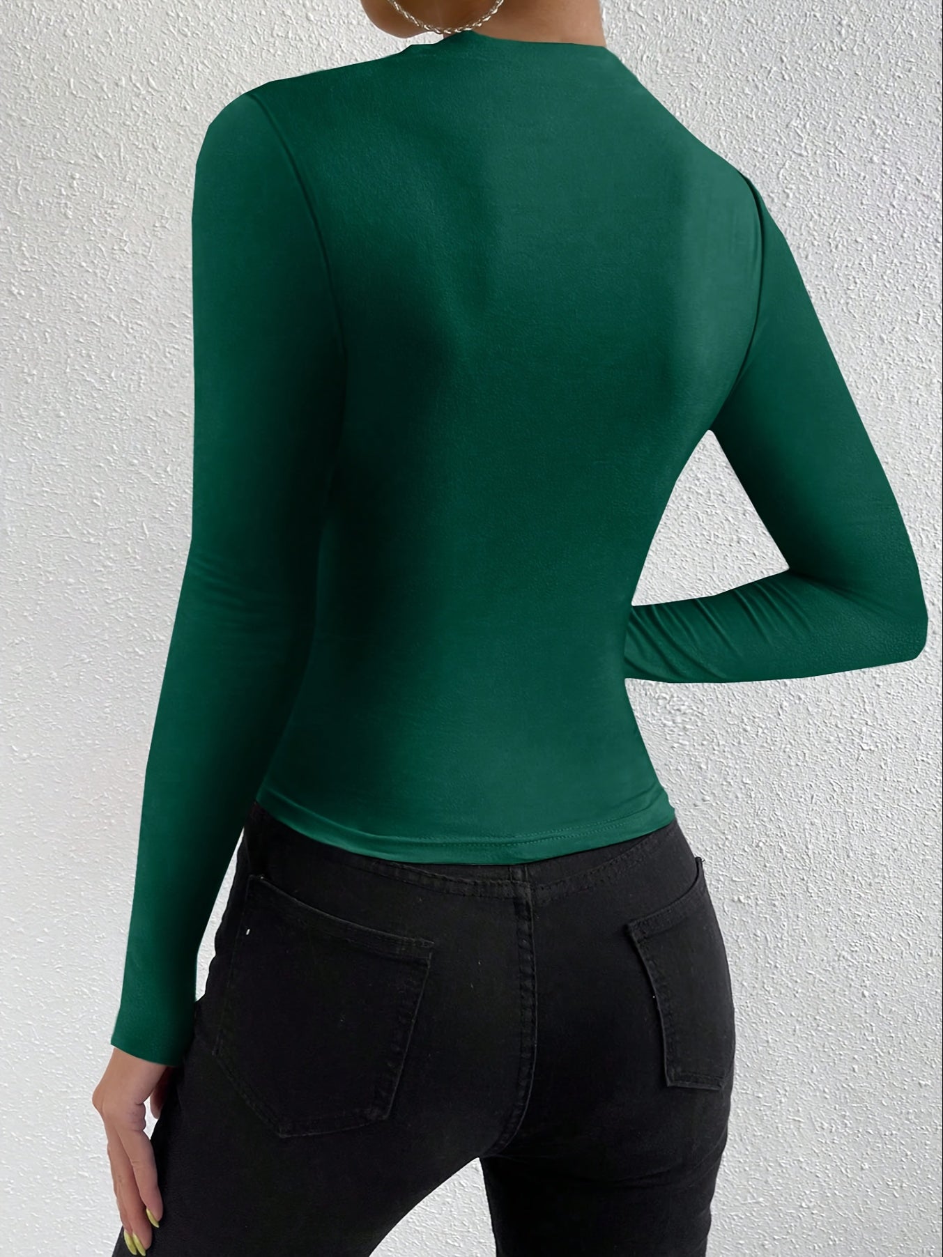 WL Atelier | Elegant Long-Sleeve Slim Fit T-Shirt with Chest Detail