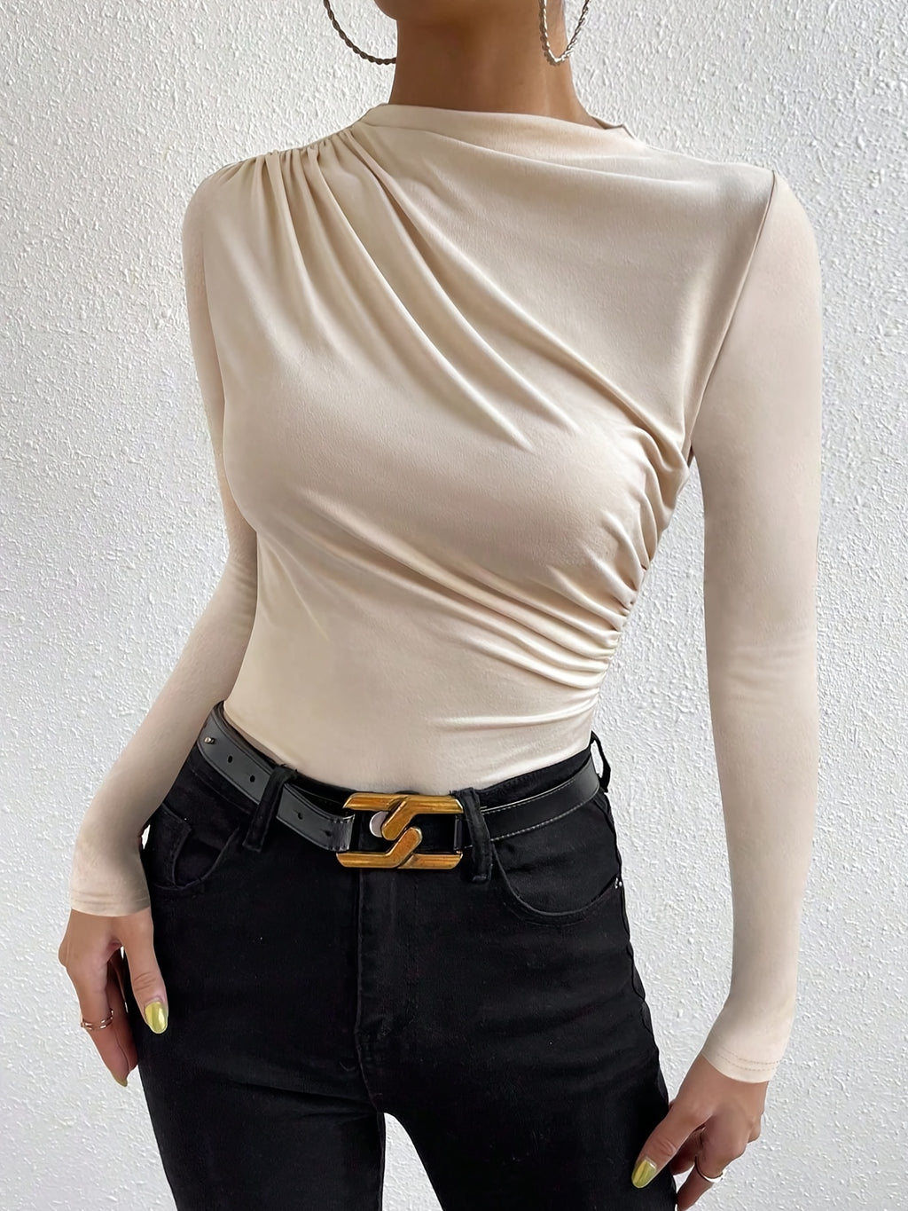 WL Atelier | Elegant Long-Sleeve Slim Fit T-Shirt with Chest Detail