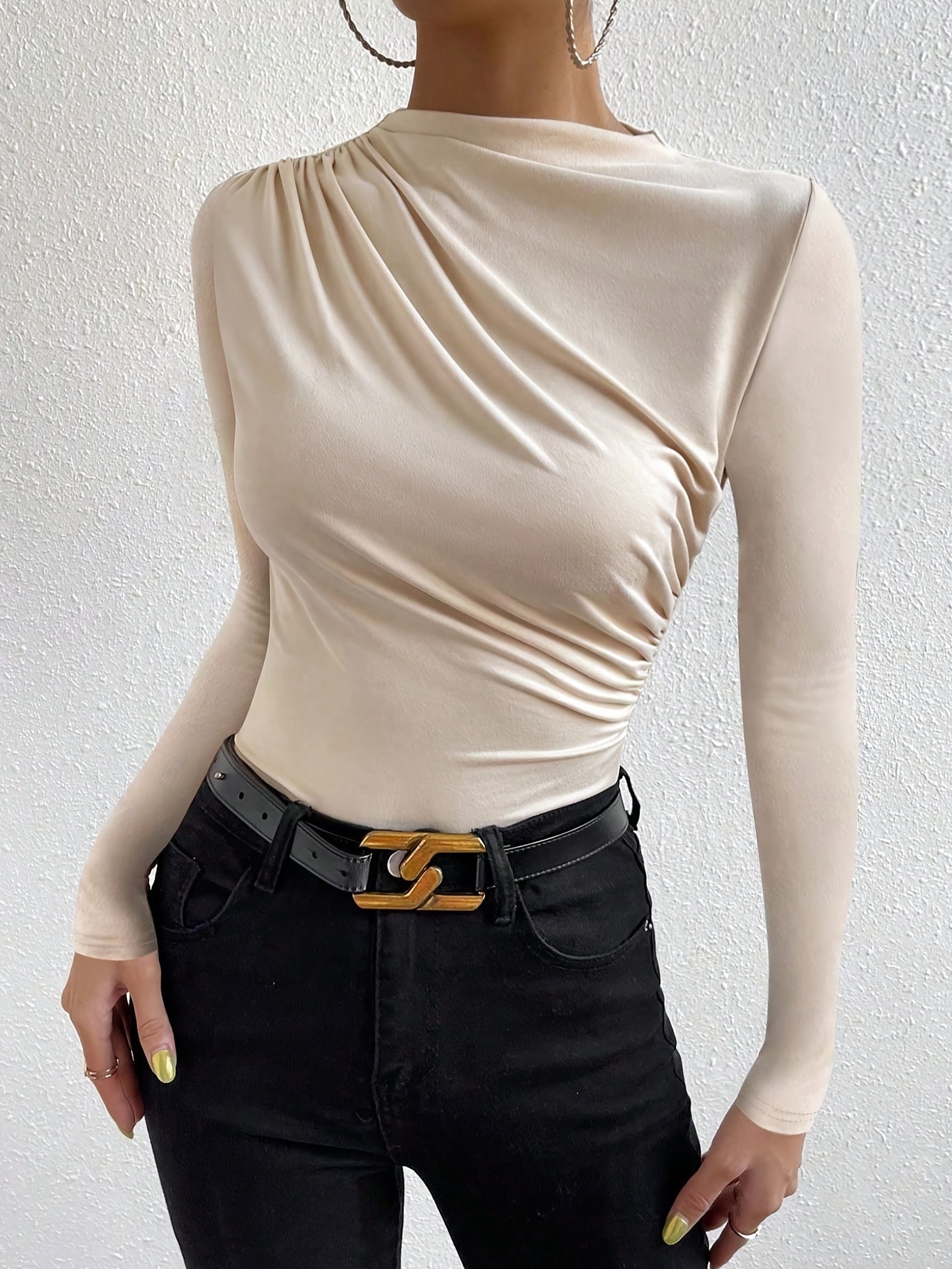 WL Atelier | Elegant Long-Sleeve Slim Fit T-Shirt with Chest Detail