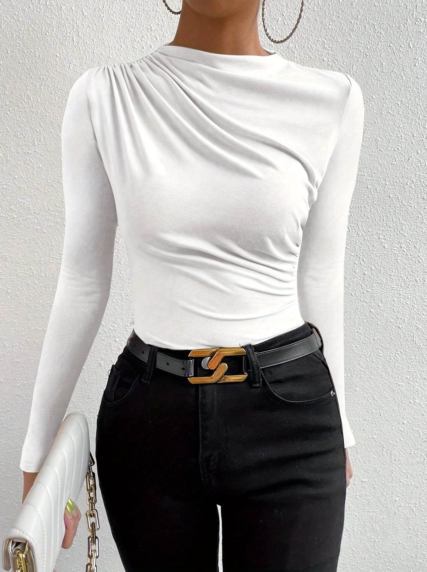 WL Atelier | Elegant Long-Sleeve Slim Fit T-Shirt with Chest Detail