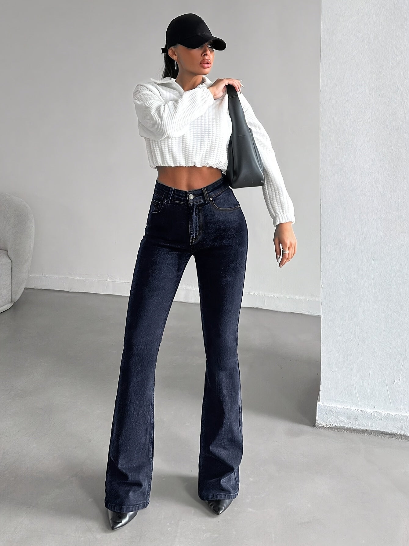 WL Atelier | Elegant High-Waisted Flare Jeans with Button Detail