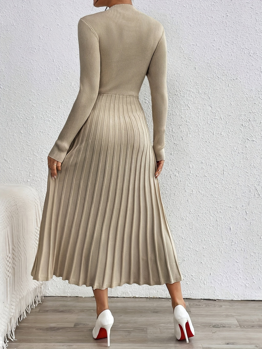 WL Atelier | Elegant High-Neck Long-Sleeve Dress