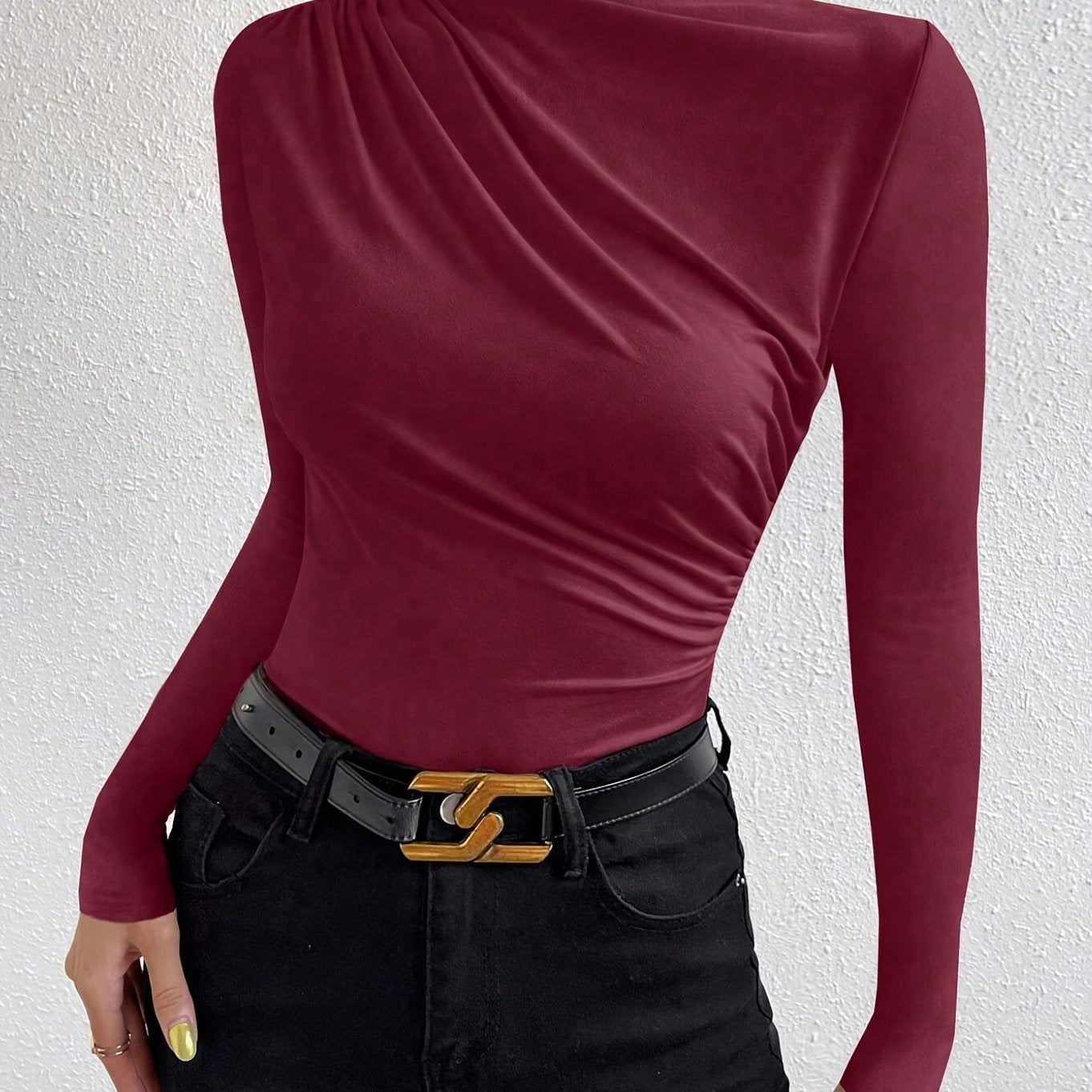 WL Atelier | Elegant Long-Sleeve Slim Fit T-Shirt with Chest Detail