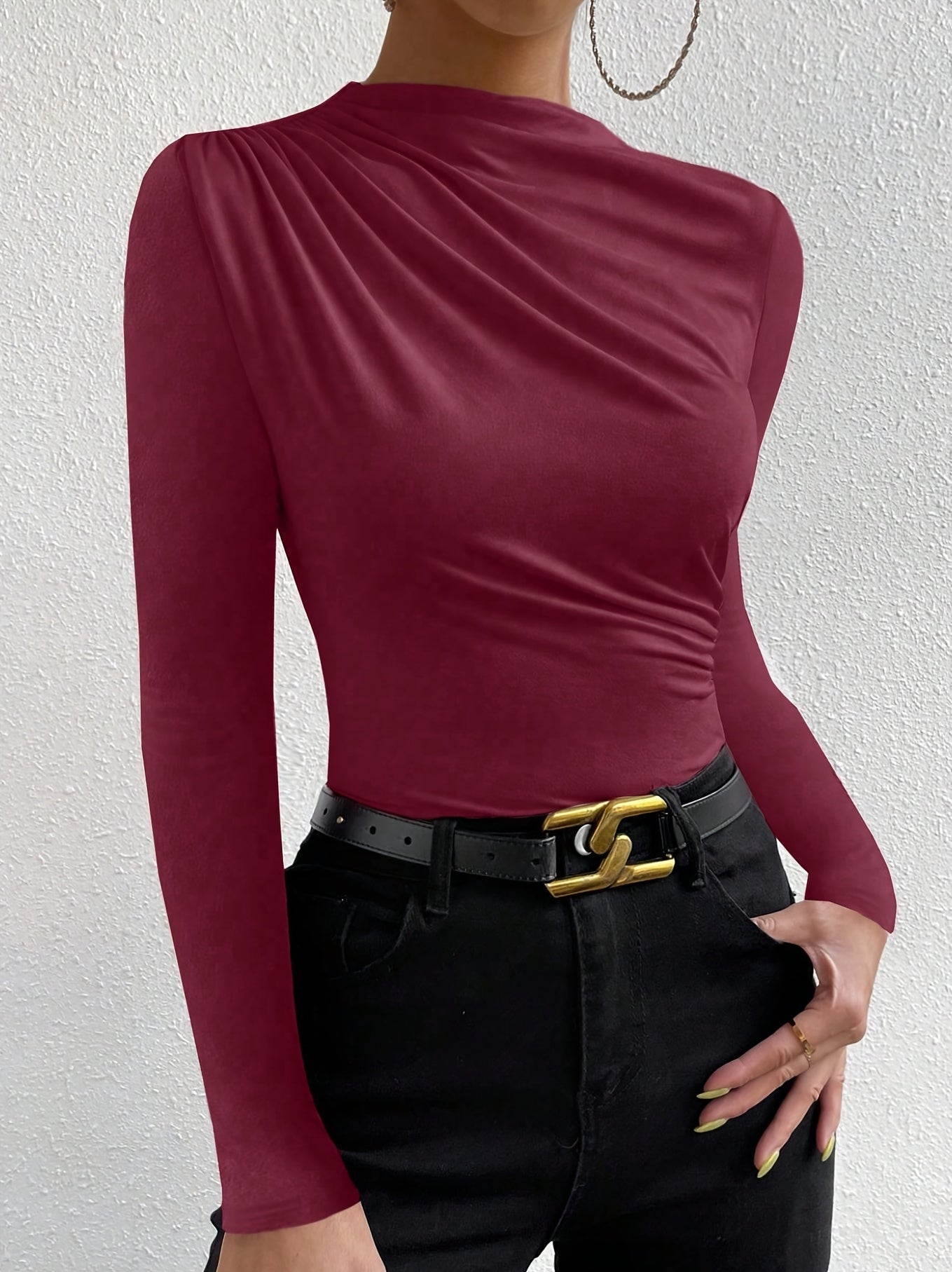 WL Atelier | Elegant Long-Sleeve Slim Fit T-Shirt with Chest Detail